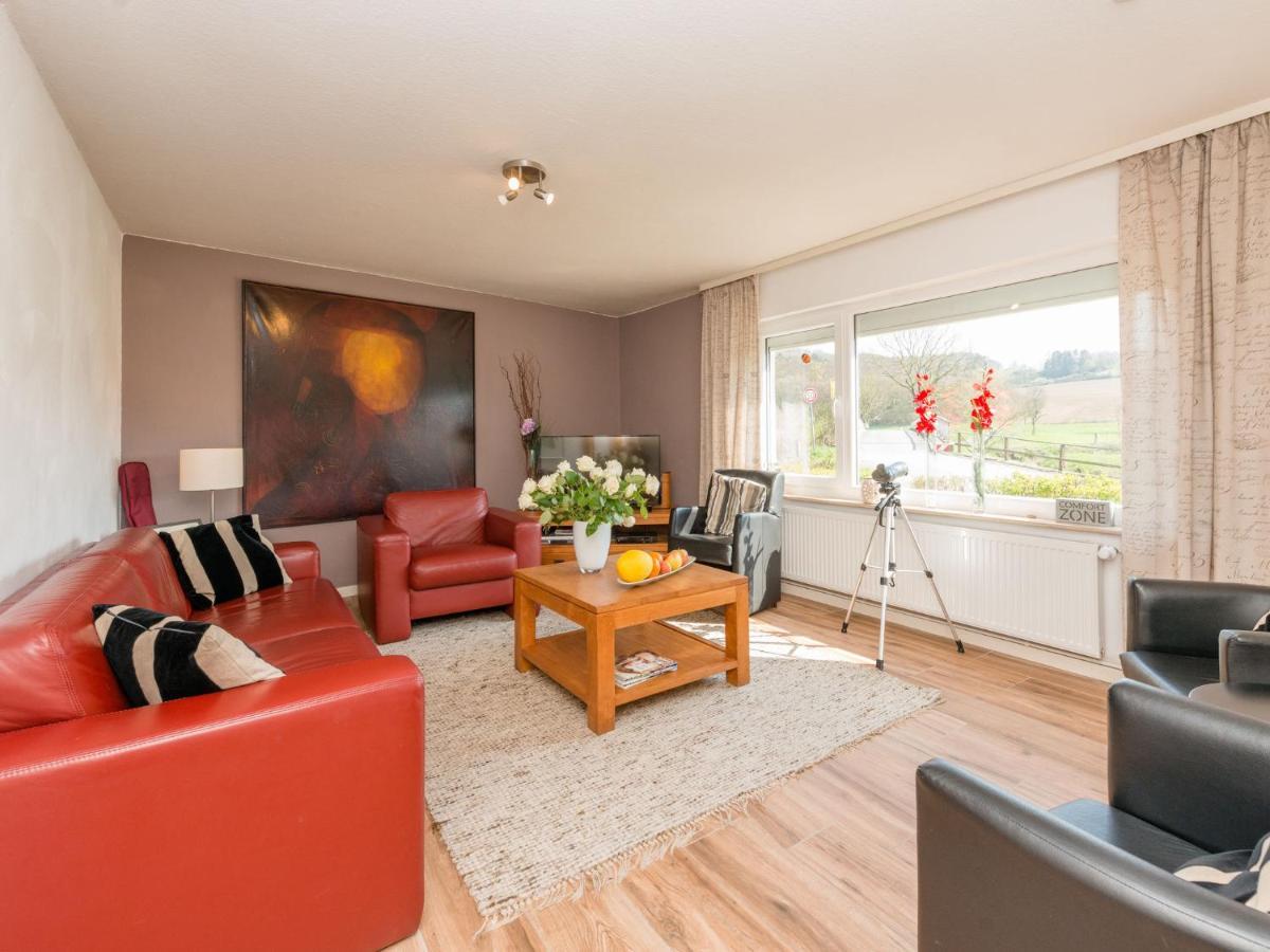 Modern Holiday Home Near River In Amelgatzen Emmerthal Habitación foto