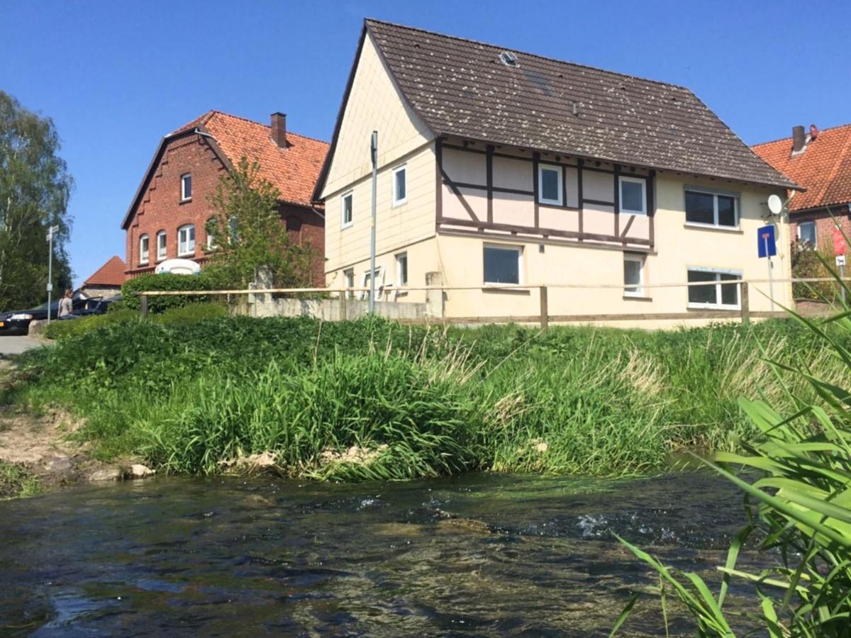 Modern Holiday Home Near River In Amelgatzen Emmerthal Habitación foto
